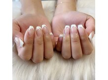 モモ(Momo)/定番白フレンチネイル