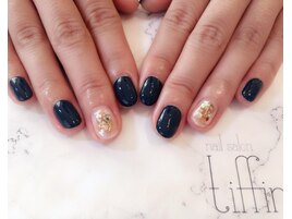 塗りかけネイルでポイントに