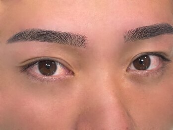 エイト/アイブロウはプロにお任せ！