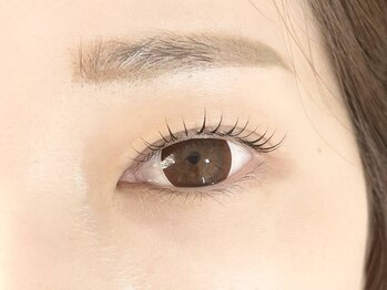 エルデ(Erde)の写真/【悩みに寄り添い丁寧に解決】一重で上がりにくいまつ毛もしっかり立ち上げ◎こだわりの店内で癒し時間を♪