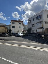 カーム(CALM)/【店舗の向かい側にも駐車場有】