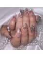 ユーアンドミー(You&Me) 大人気のワンホンネイルも得意。華やかで上品な仕上がりに