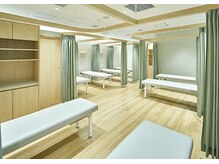 リコア鍼灸接骨院 アトレ亀戸(ReCORE鍼灸接骨院)の雰囲気(きれいでおしゃれな店内で毎日の疲れをしっかり癒します♪)