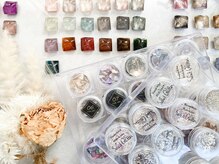 リエル(Reyel)の雰囲気(様々な種類のラメやパーツでどんなデザインにも対応◎)