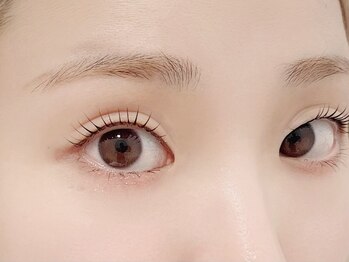 ヴィヴィッド グロウ(VIVID GLOW)/デザインまつげパーマ　立ち上げ