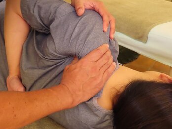 整体リラクゼーション スウィッチの写真/特に辛い箇所をピンポイントで施術致します。【整体リラクゼーション30分ご新規¥3000/リピーター様¥3150】