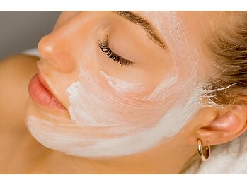 アザレロマンスの写真/<フェイシャル1,500円！>自然派化粧品を使用した本格ケアがお手頃価格で◎ワントーン明るい素肌へ！