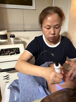 五方経絡マッサージの写真/《本気の小顔メンテナンス》ハイパーナイフ×熟練のハンド技でフェイスラインもグイッと引き上げ♪艶肌も☆