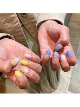ネイルアルケー(Nail ARCHE)/アシメフラワーネイル