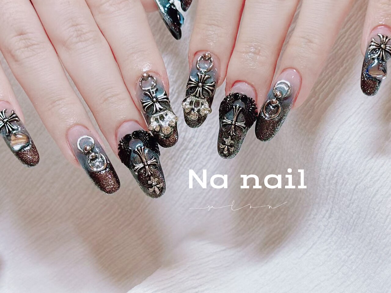 黒色ネイル 2026年冬トレンド】ブラック 夏のネイルデザイン集｜人気順