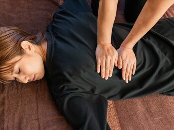 シャングリラ(Shangri-La)/骨盤矯正　施術