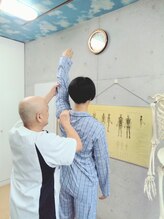 東洋カイロプラクティック麻布十番療術センター/骨格の歪みや動きをチェック