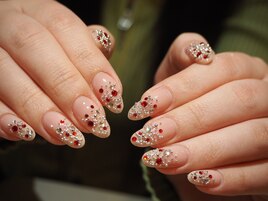 宝石ネイル
