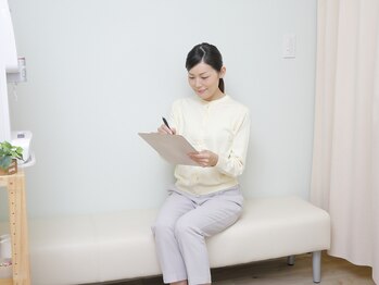 国分寺整体からだばらんす/カウンセリングシートに記入