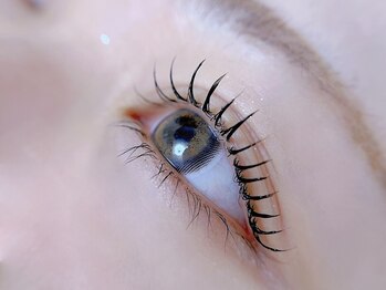 ウェリナ(Welina)の写真/【ケア×キープ力】まつ毛パーマと同時にトリートメントを導入！上向きカールの持続力バツグン！