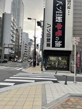 シックスツリー(Six tree)/目印の看板