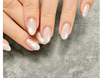 リアネイル 大宮(Lia nail)の写真/ネイルをしながら美爪・美肌ケア*細胞を活性化する赤色LED「ルビッシュライト」で、本来の健康な美爪へ。