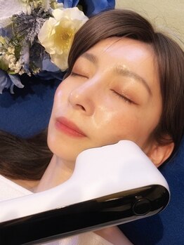 アールアンドエス(R&S)の写真/<糸でお顔を引き上げた様な仕上がりに◎>頬や口元のたるみ改善★ピタッと引上げ【スレッドフェイシャル】