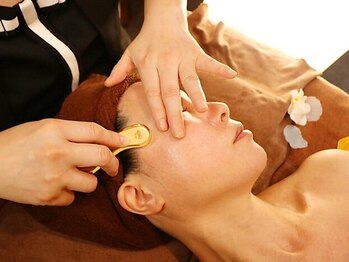 カッピングアンドカッサ専門店 凜(Rin)の写真/目の疲れがひどい方に！カッサ&カッピングで眼精疲労を改善し、むくみ解消で小顔効果◎[池袋駅東口徒歩5分]