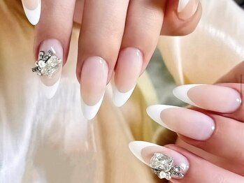 サロン ティアラ ツキジ(salon tiala tsukiji)の写真/シンプルでも上品さのあるデザイン！トレンドのワンホンも人気♪ネイルの資格1級、技術力が高いのも魅力☆