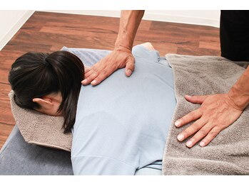 合の手/背中の施術