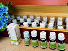 お客様の体調やお好みに合わせ、精油をブレンド。