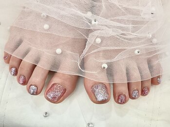 ビービークイーンズ(B.B. Queens)の写真/【他店・当店オフ込み】ご新規様フットネイル￥5000♪400色以上の豊富なカラーから2色お選びいただけます◎