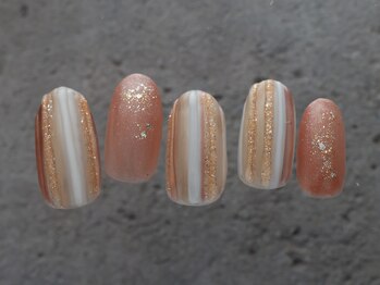 ぷっくりストライプネイル