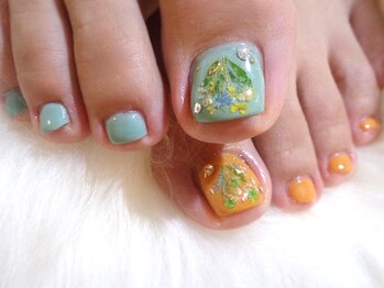 アミュリー ネイル アトリエ(Amury nail atelier)/押し花 アシメ くすみカラー
