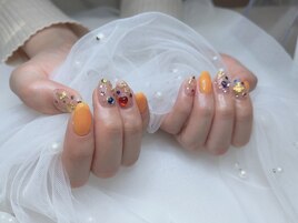 イエローカラー×キラキラネイル