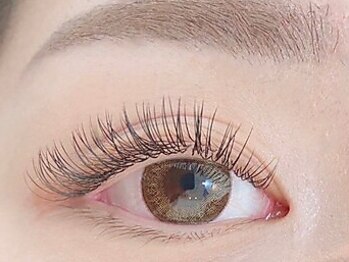 オーロ 池田店(ORO)の写真/【ボリュームラッシュ取り扱い有◎】まつげのボリュームをUPさせつつ、羽のような軽さで超快適なエクステ♪