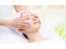 ヤクルトビューティエンスサロン 津福サロン/駐車場も広くて2台完備！