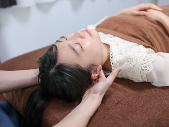 整体院アワヤ(AWAYA)の写真/《首肩こりが驚くほどスッキリ》全身整体×深層部の筋膜にアプローチ◎肩甲骨や背中の凝り/巻き肩も改善♪