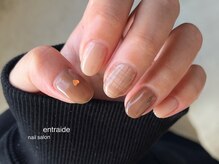 アントレッド(entraide)/ミルクブラウン×チェックネイル