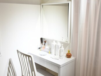 すっぴん美肌革命/フェイシャル施術ブース