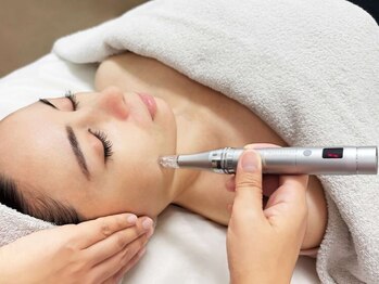 癒しサロン リバースの写真/【韓国肌管理】エステダ-マで美容液導入!小顔にはレモンボトル美容液♪毛穴たるみ美白にはシャネル美容液◎