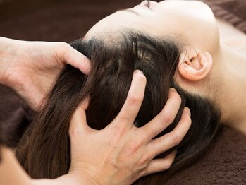 エボルブ 四条烏丸店(EVOLVE)の写真/40代50代がハマる！頭皮とお顔のリフトアップ！エイジングケアに特化したヘッドマッサージ