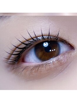 ジィール 那覇泉崎店(JIIL)の写真/【パリジェンヌラッシュリフト】働く大人女性にもオススメ◎まるで自まつ毛が伸びたような自然な印象に♪