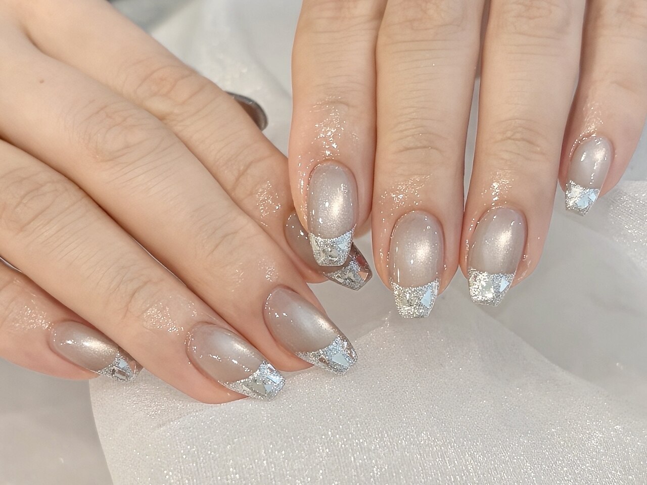 2026年冬トレンド】ブライダル 春のネイルデザイン集｜人気順｜5ページ