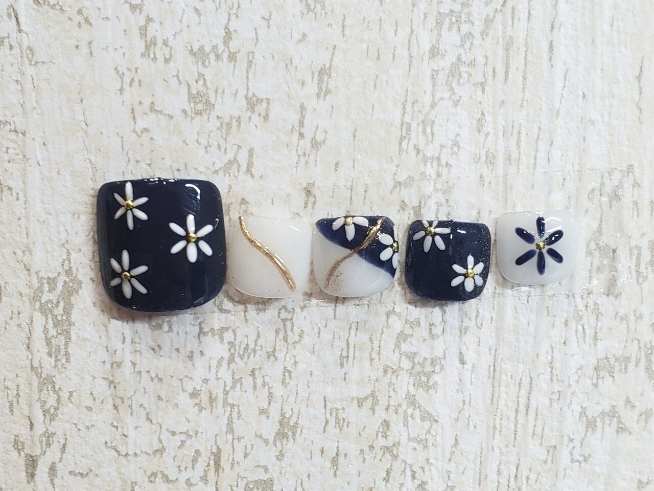 2026年冬トレンド】ミラー フットのネイルデザイン集｜人気順｜165