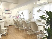 リスネイルズサロン 代々木(Risu Nails Salon)の雰囲気(白×木目調の店内でゆったりとお過ごし下さい♪)