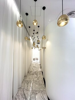 ソルナ ウメダ(Soluna UMEDA)/店内へ