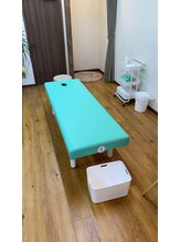 別府つるみ整骨院/内観　施術ベッド