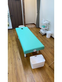 別府つるみ整骨院/内観　施術ベッド