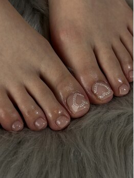 アミュー(AMUU)の写真/フットネイルは少し思い切ったデザインに挑戦☆爪をキレイに伸ばすため、フットネイルをされる方も増加中！