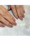 シンプルなグレージュネイル