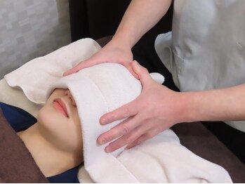 指圧堂の写真/【ドライヘッドスパ+首肩指圧ケア ¥5,300～】首肩＆お顔のコリもじっくりほぐすので、リフトUP効果も♪