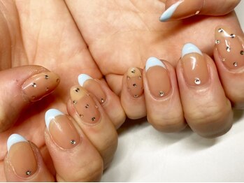 ココロ(kokoro)の写真/シンプルなのに可愛い＆上品♪場所を選ばないネイルでおしゃれに楽しみたい方にもオススメ★パラジェル◎