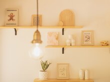 イト アイデザイン(ito.eye design)の雰囲気（店内はアイボリーを基調とした落ち着いた雰囲気）