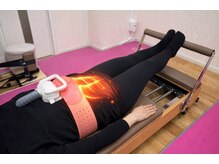 電磁パルスマシンを腹部に装着！インナーを刺激☆